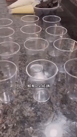 Postres en Vasos: Recetas Irresistibles para Sorprender o Emprender